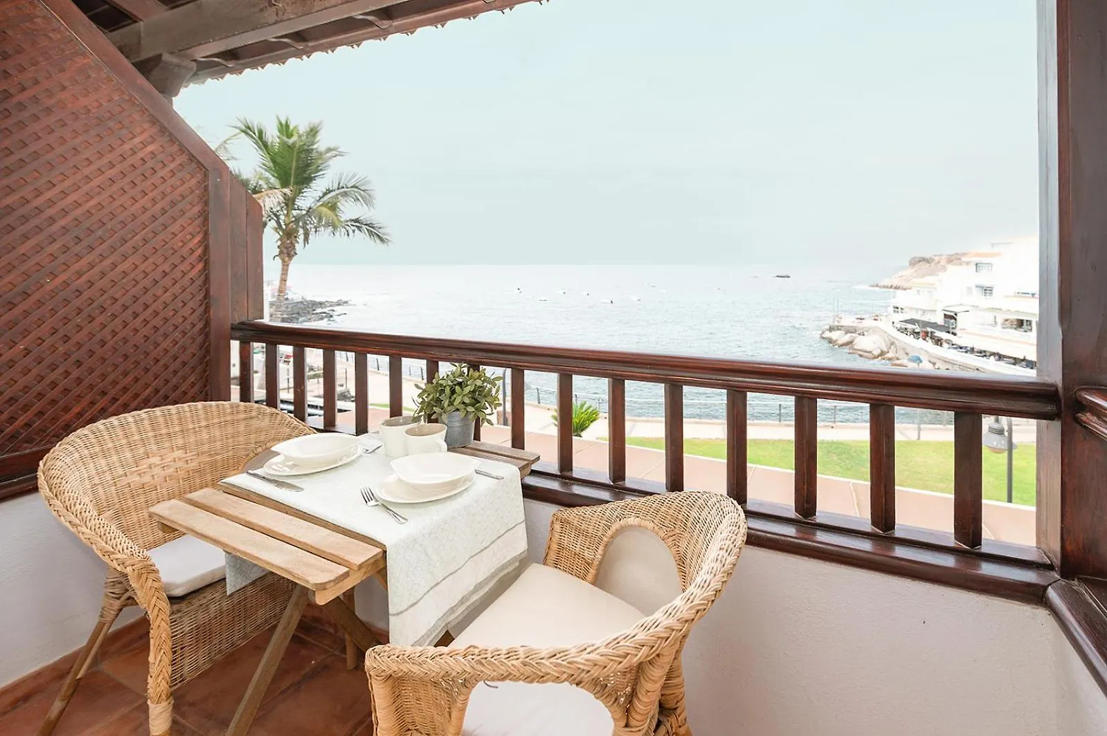 Апартаменты Seaview In La Caleta Адехе